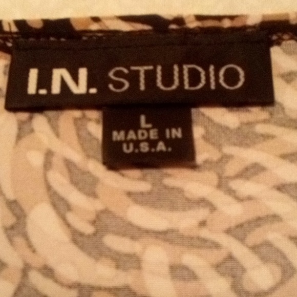 I.N. STUDIO ANIMAL PRINT TOP, WITH BRASS BUCKLE. - Picture 5 of 5